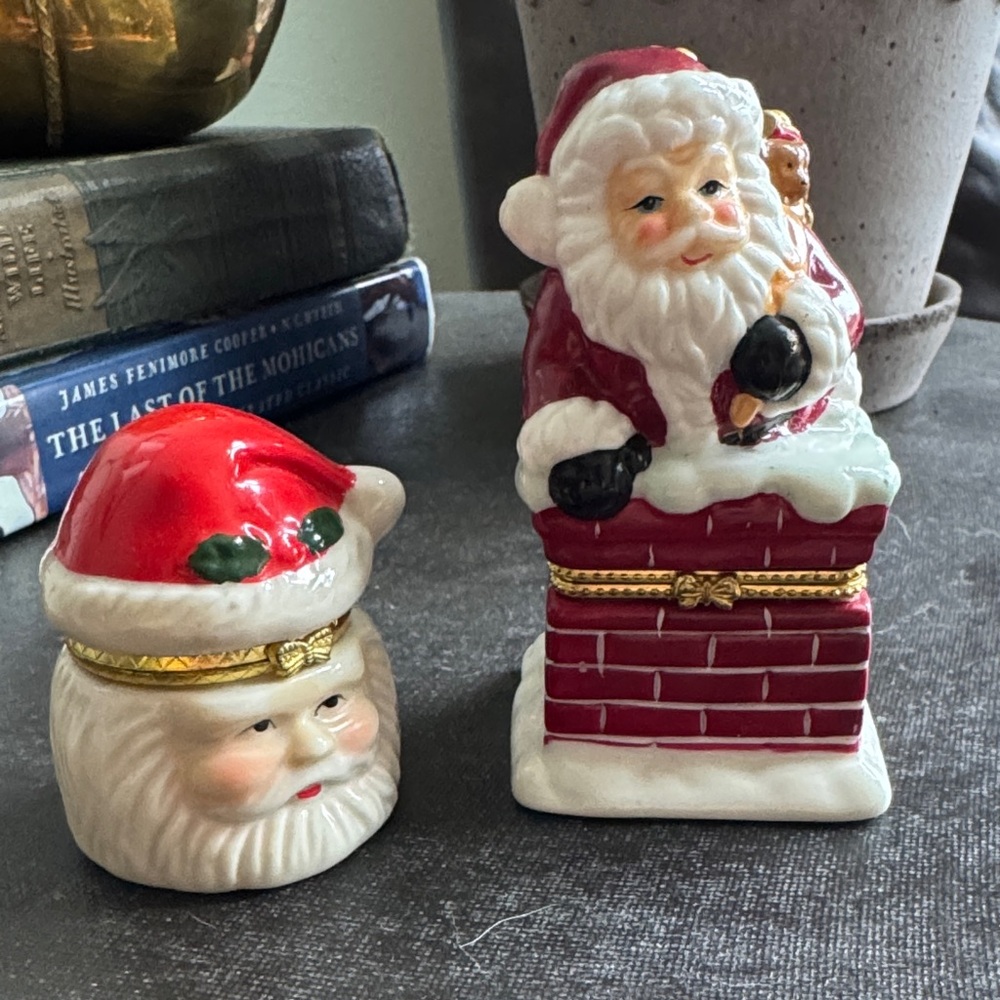 Santa Claus Ceramic Figurine Set - Red and White